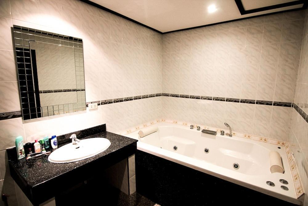 Angus O'Tool'S Guesthouse Karon Екстер'єр фото