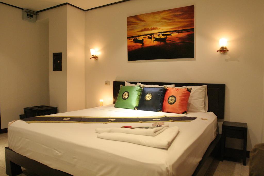 Angus O'Tool'S Guesthouse Karon Екстер'єр фото